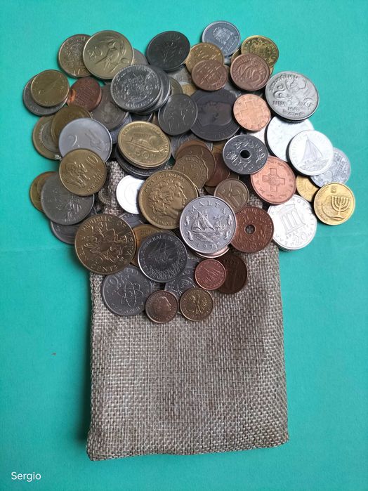 100 moedas diferentes de 40 países. Лот 25