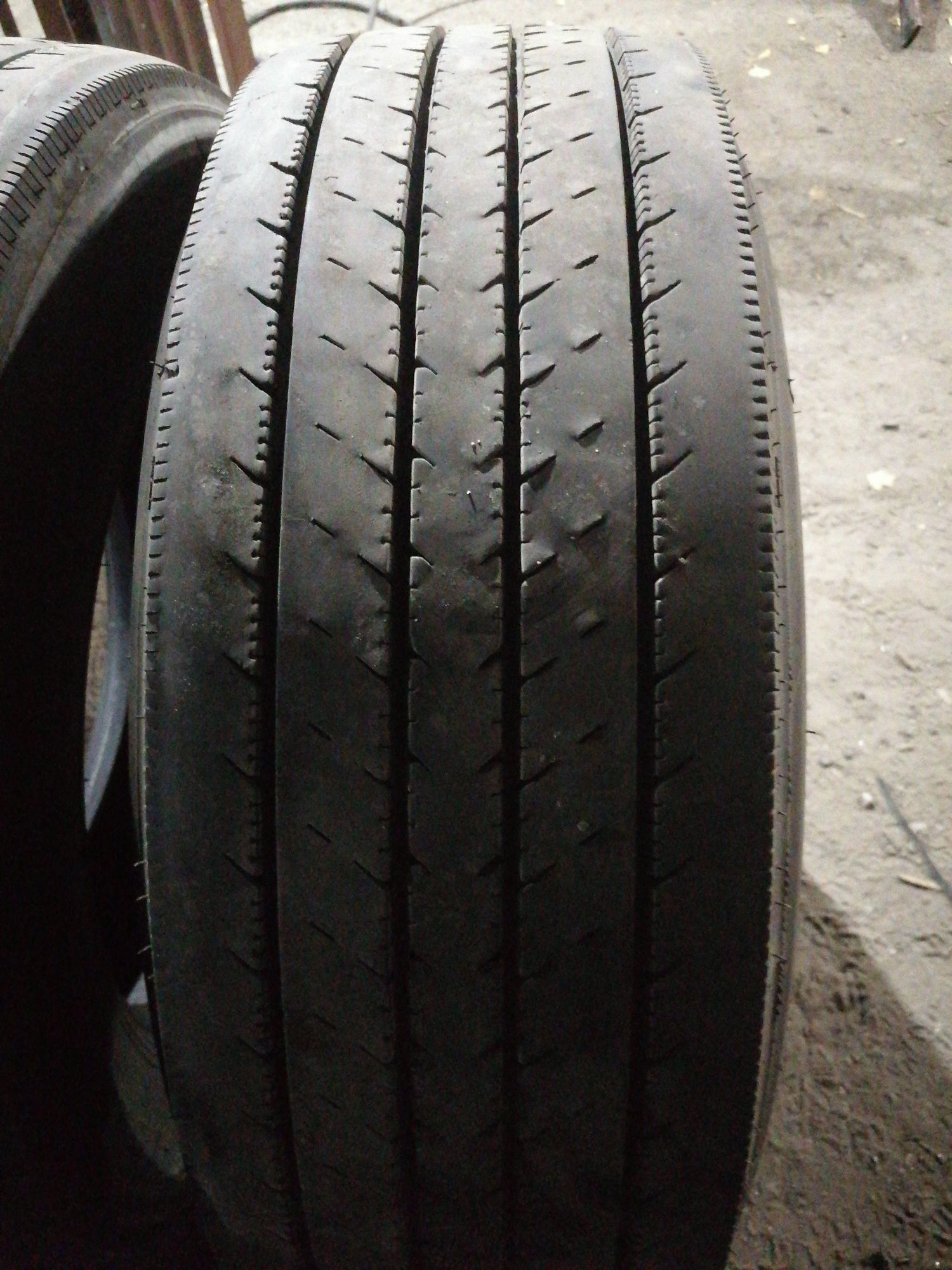 Грузовые шины бу 315/60R22,5 LONG MARCH .