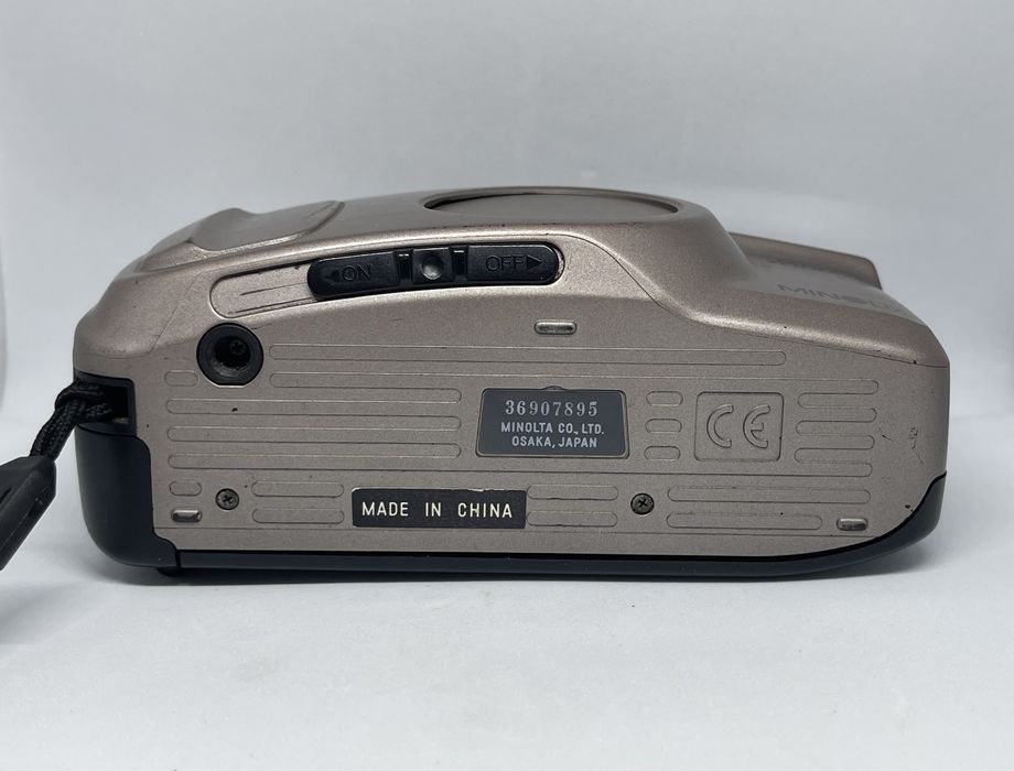 Máquina Fotográfica - MINOLTA AF RIVA ZOOM 70