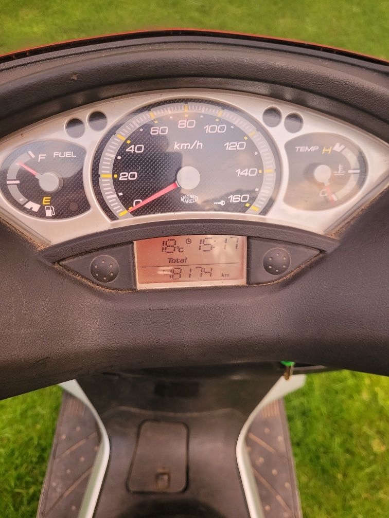Skuter MBK YP125R - Yamaha Skycruiser