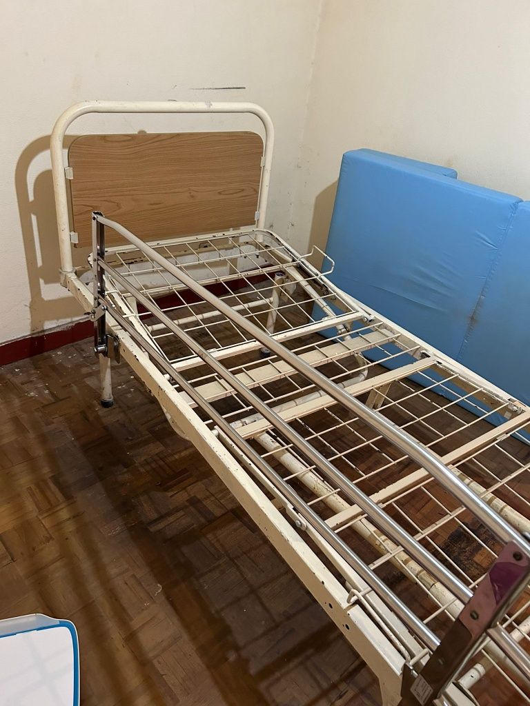 Cama articulada hospitalar manual