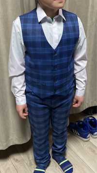 Elegancki zestaw garnitur: spodnie, kamizelka i koszula galowa 152