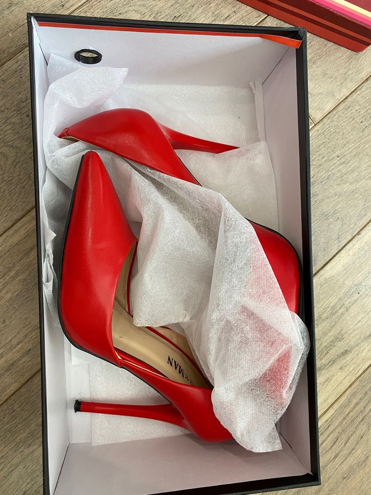 Продам туфли, красного цвета в отличном состоянии!
