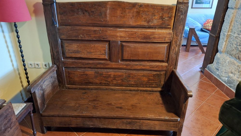 Escano rustico em castanho