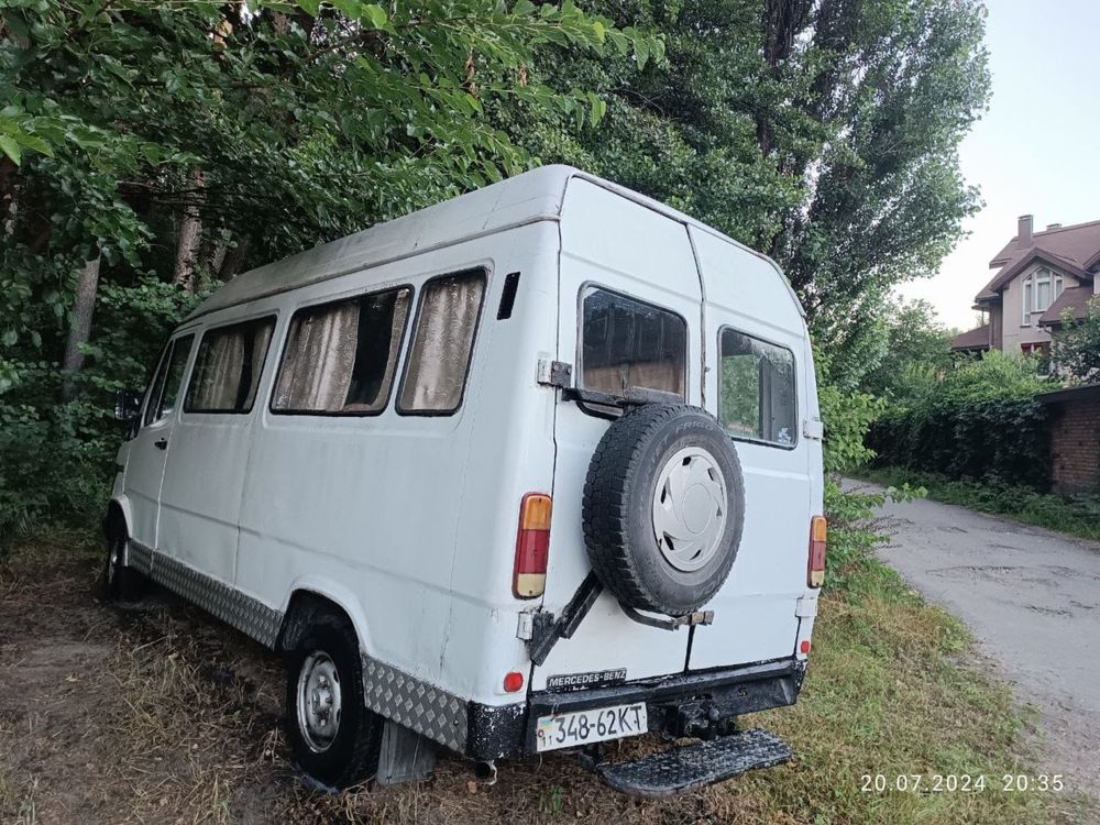 Мікроавтобус Mercedes
