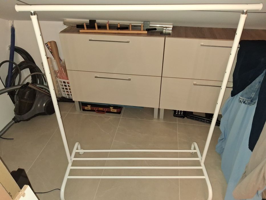 Wieszak na ubrania ikea rigga