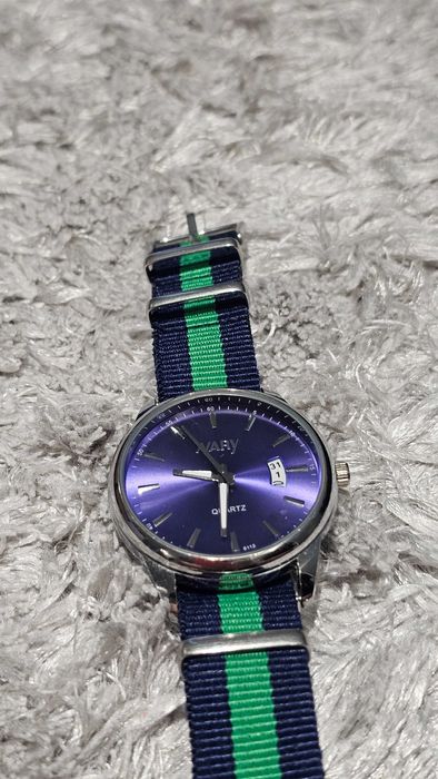 Relógio com Data Azul e com Pulseira Nylon Azul e Verde