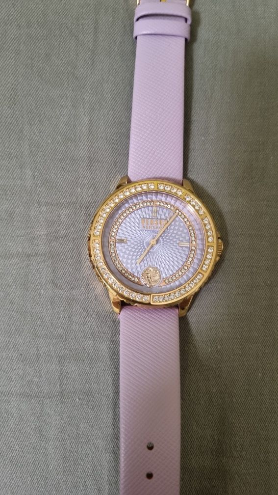 Fioletowy zegarek Versus Versace