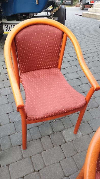 Krzesła cztery sztuki