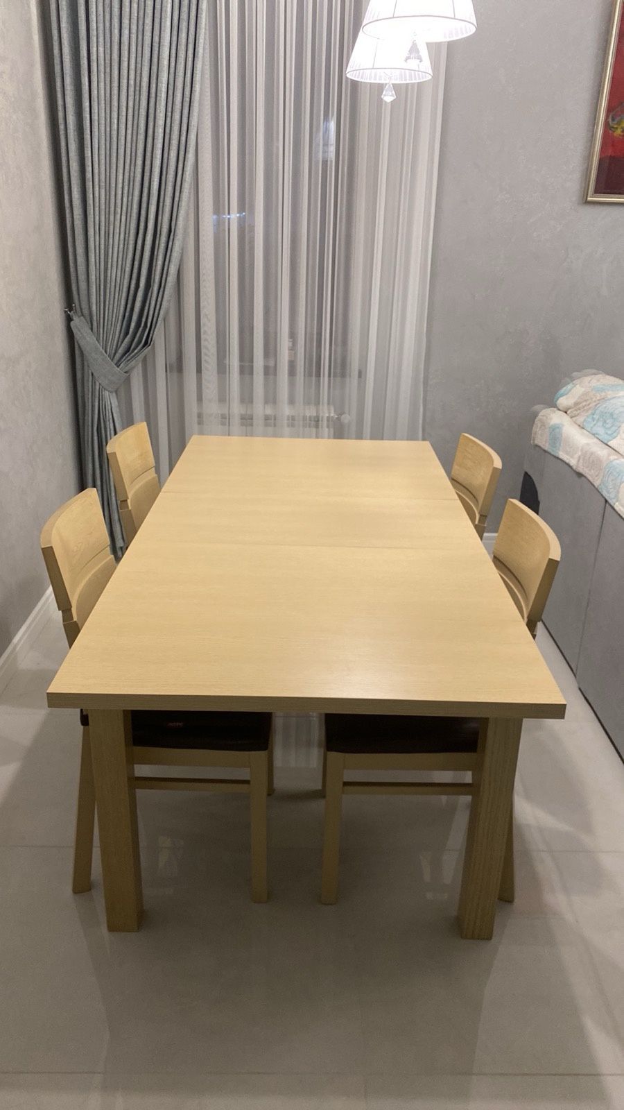 Продам деревянеый стол и 6 стульев