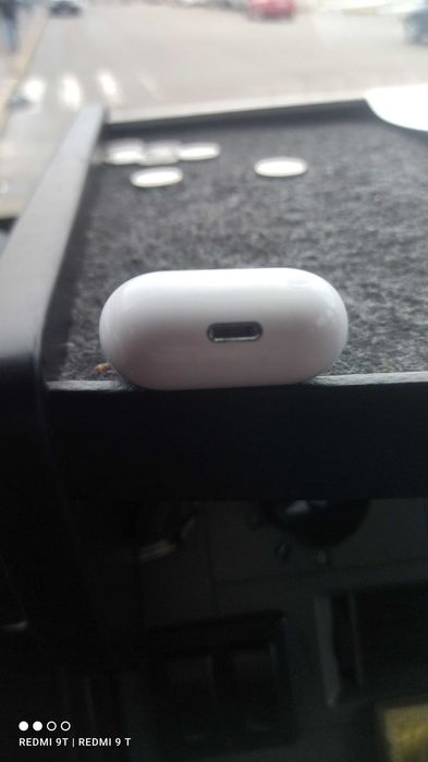 Кейс для навушників airpods з чихлом