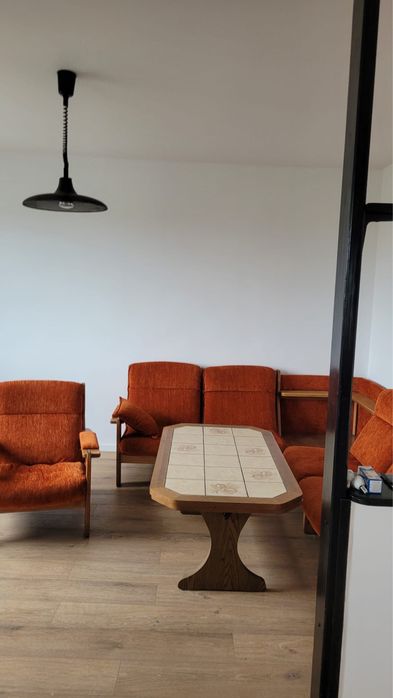 Zestaw wypoczynkowy: narożnik, fotel i ława