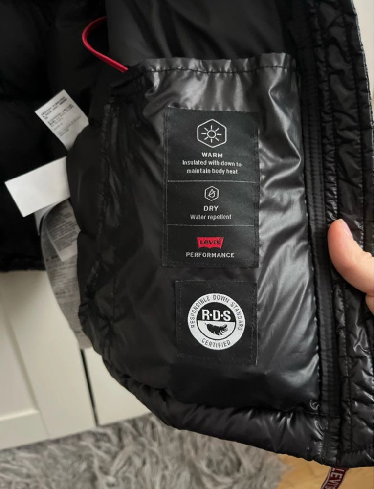 Cienka, puchowa kurtka Levis XS