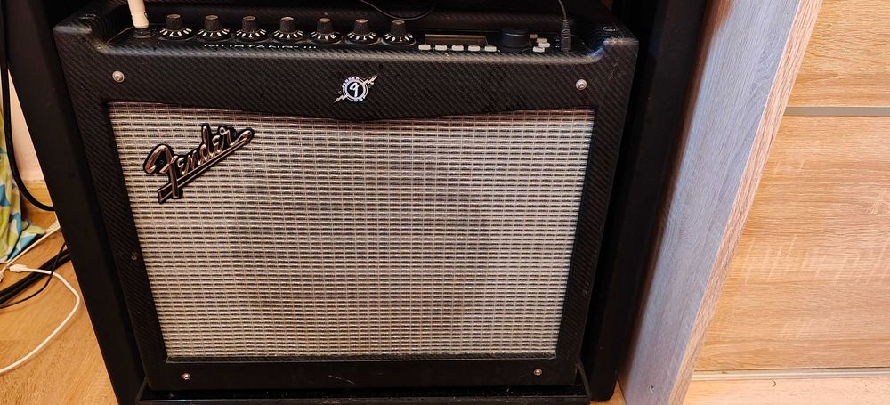 wzmacniacz gitarowy Fender MustangIII  +  gitara elektryczna