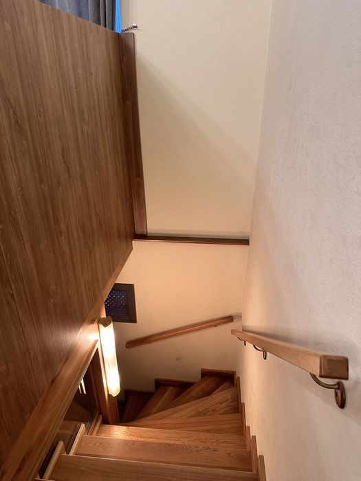 Продається двох кімнатна+ кухня студія+ підвал з Сауною і кімнатою