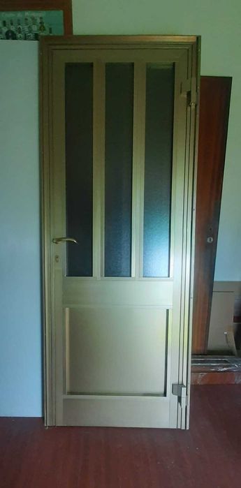 Porta de aluminio fecho triplo