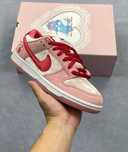 ButyDamskieNikeSBDunkLowStrangeLoveSkateboardsr.43
