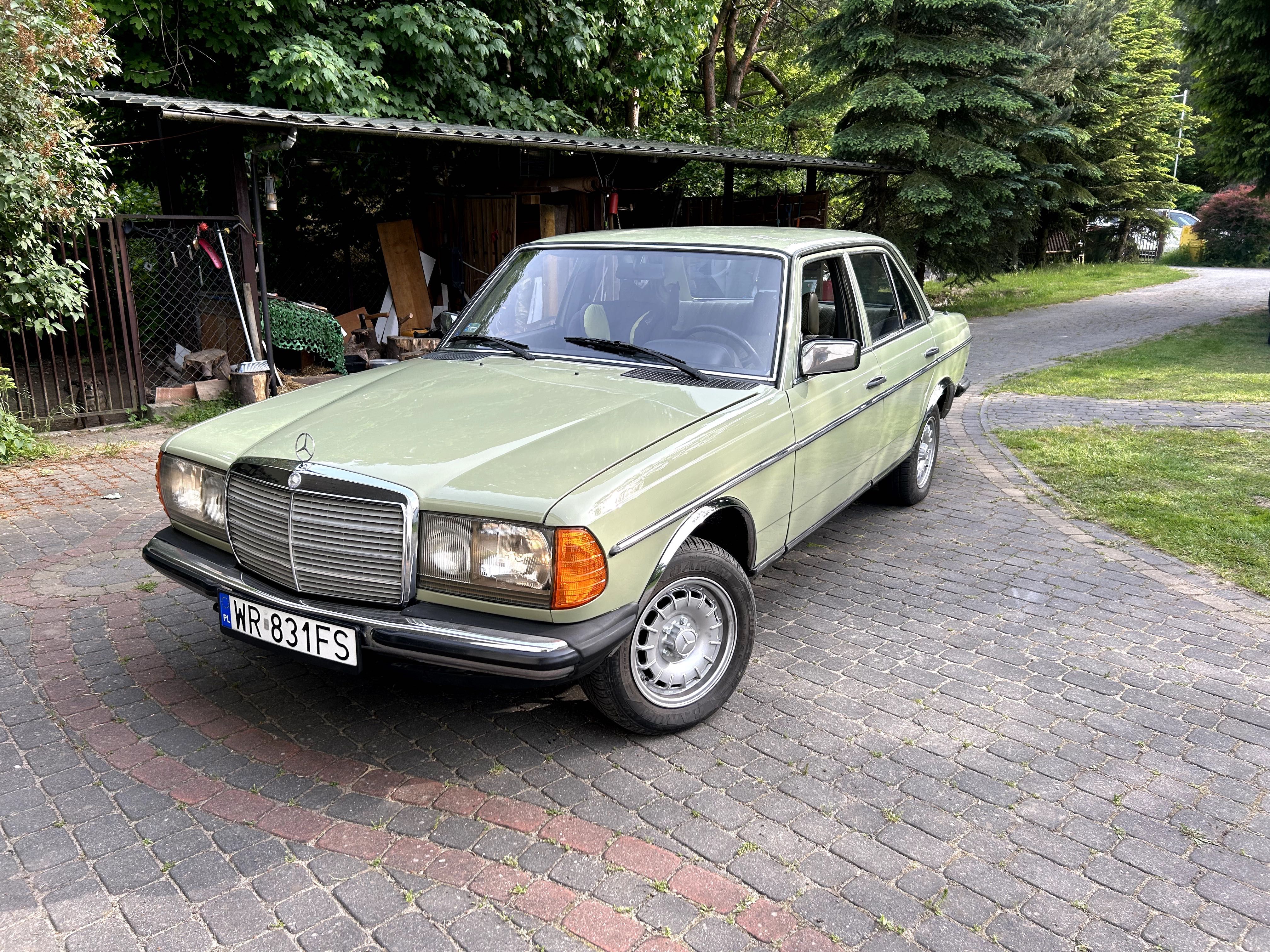 Mercedes 123 benzyna