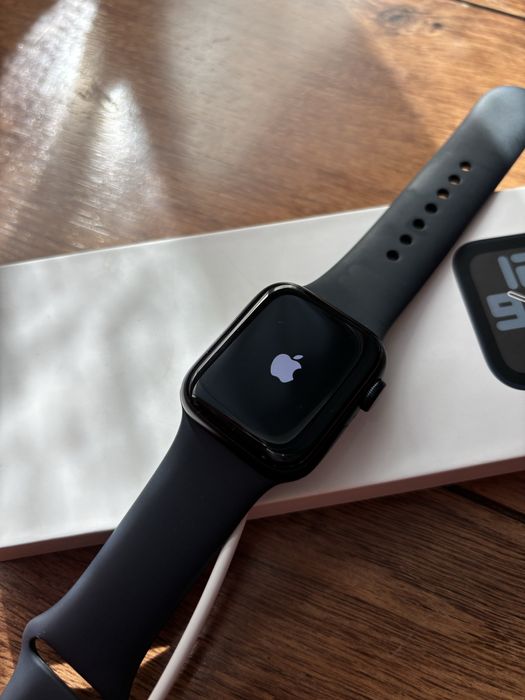 Apple Watch SE 2 40mm GPS + Cellular z ładowarką