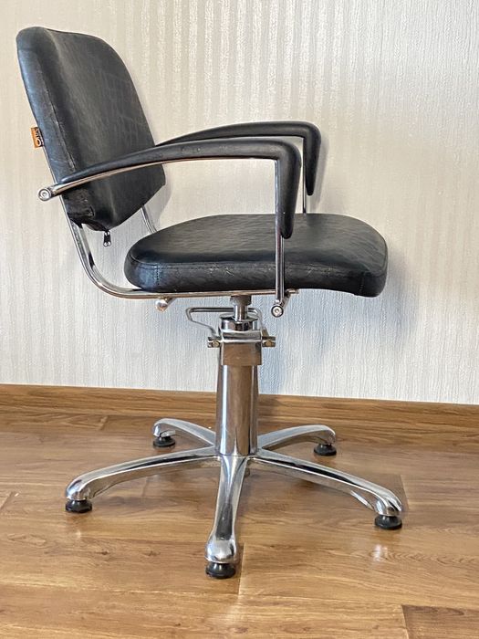 Перукарське крісло на гідравліці