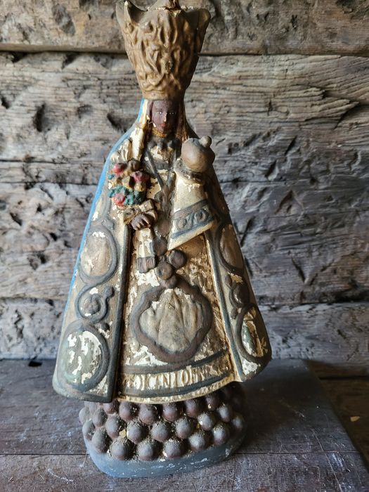 Stara figurka Czarna Madonna z Hal Maryja