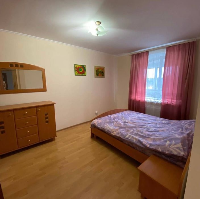 Продаж 3 км квартири поруч з стометрівкою