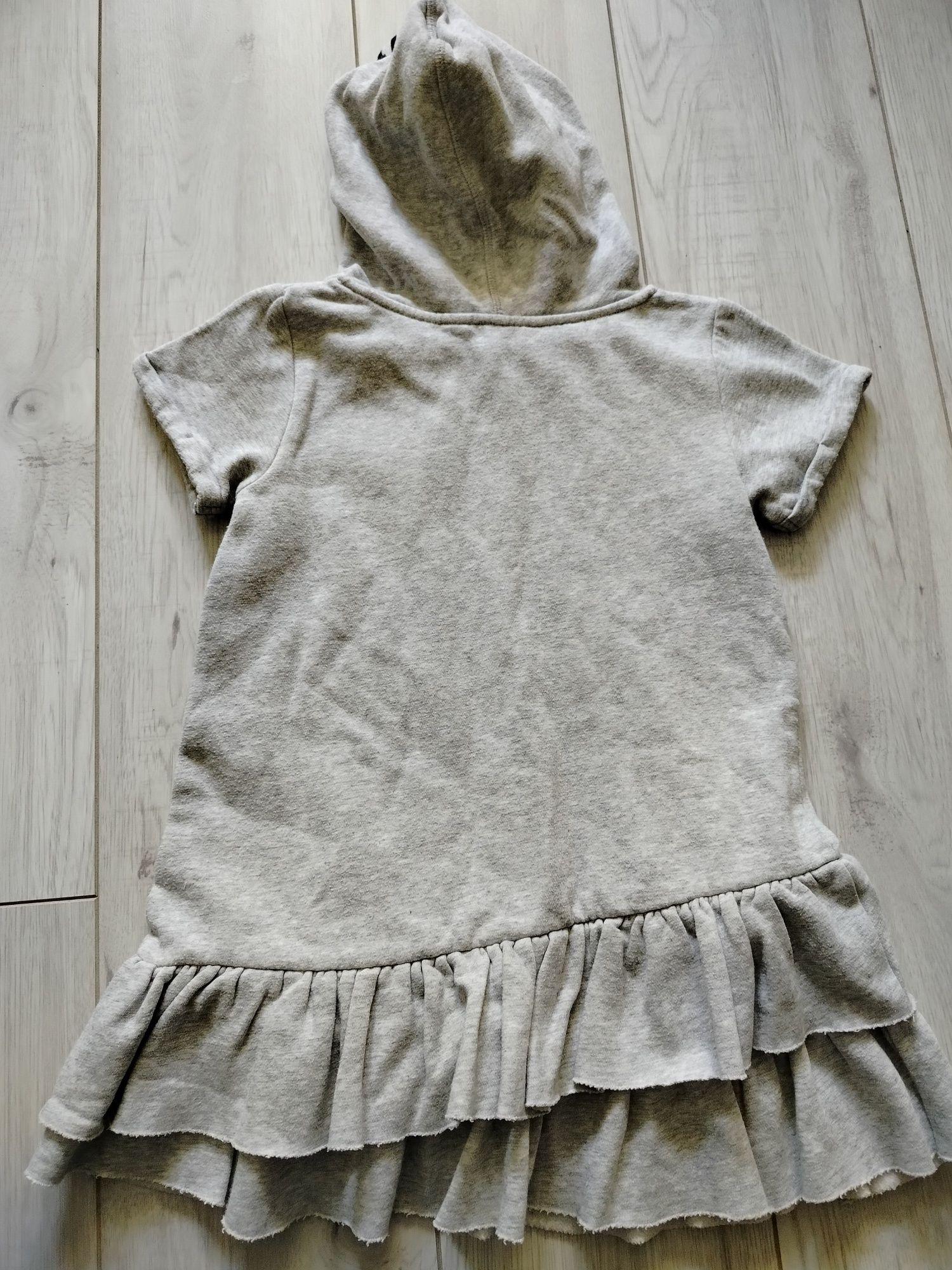 Szara dresowa sukienka z krótkim rękawem 110 116 z kapturem H&M