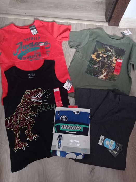 Taniej! Nowa piżama,szorty świąteczne i ubranka chłopięce rozm. 122cm.