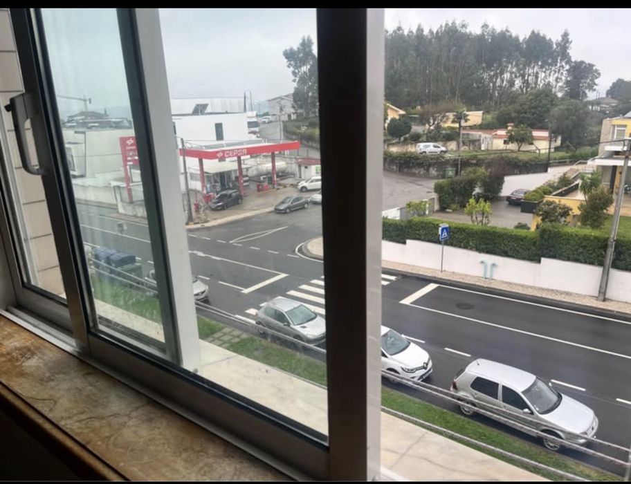 Alugo quarto inserido num T3