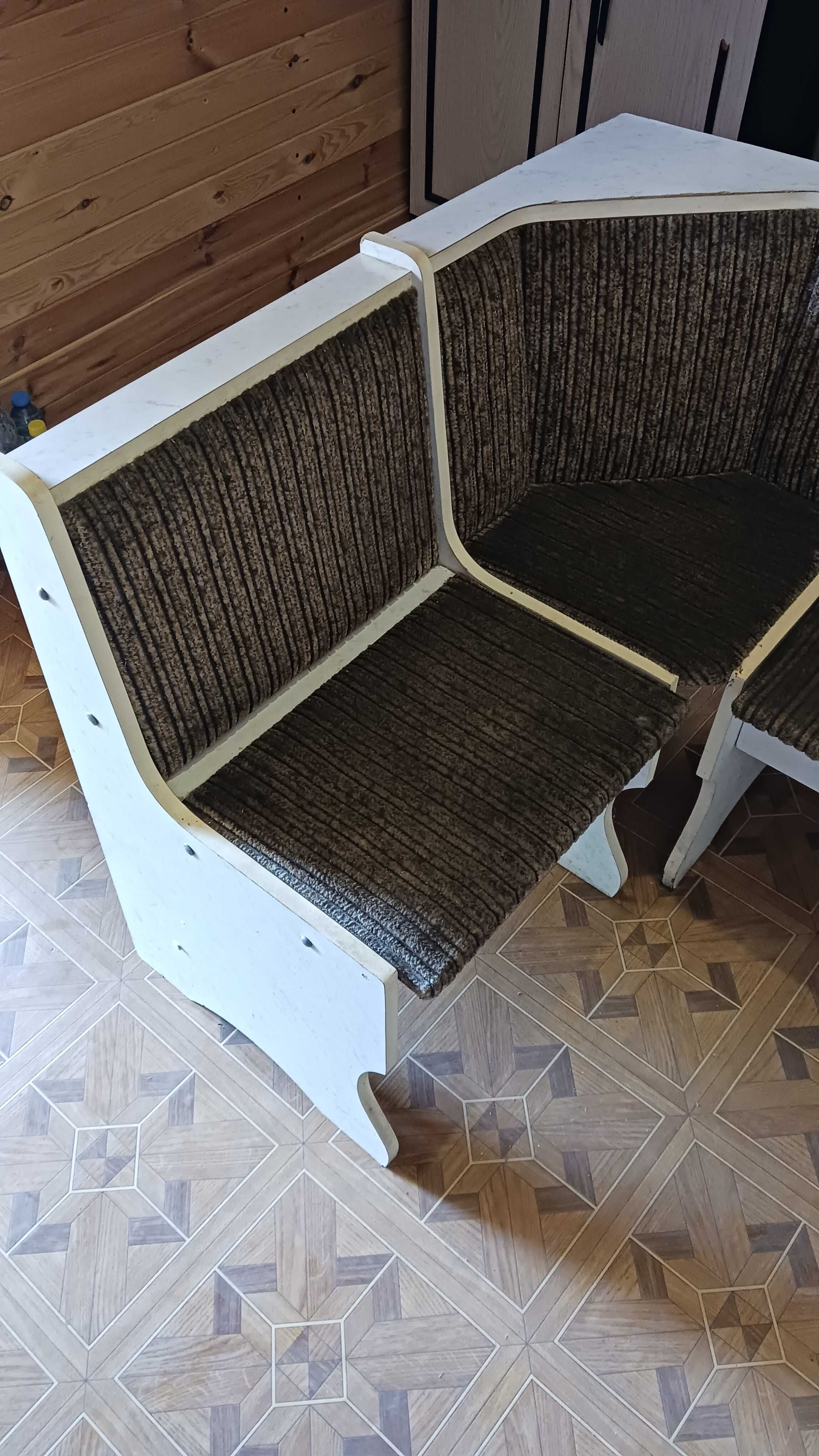 Naroznik kuchenny, otwierane siedziska