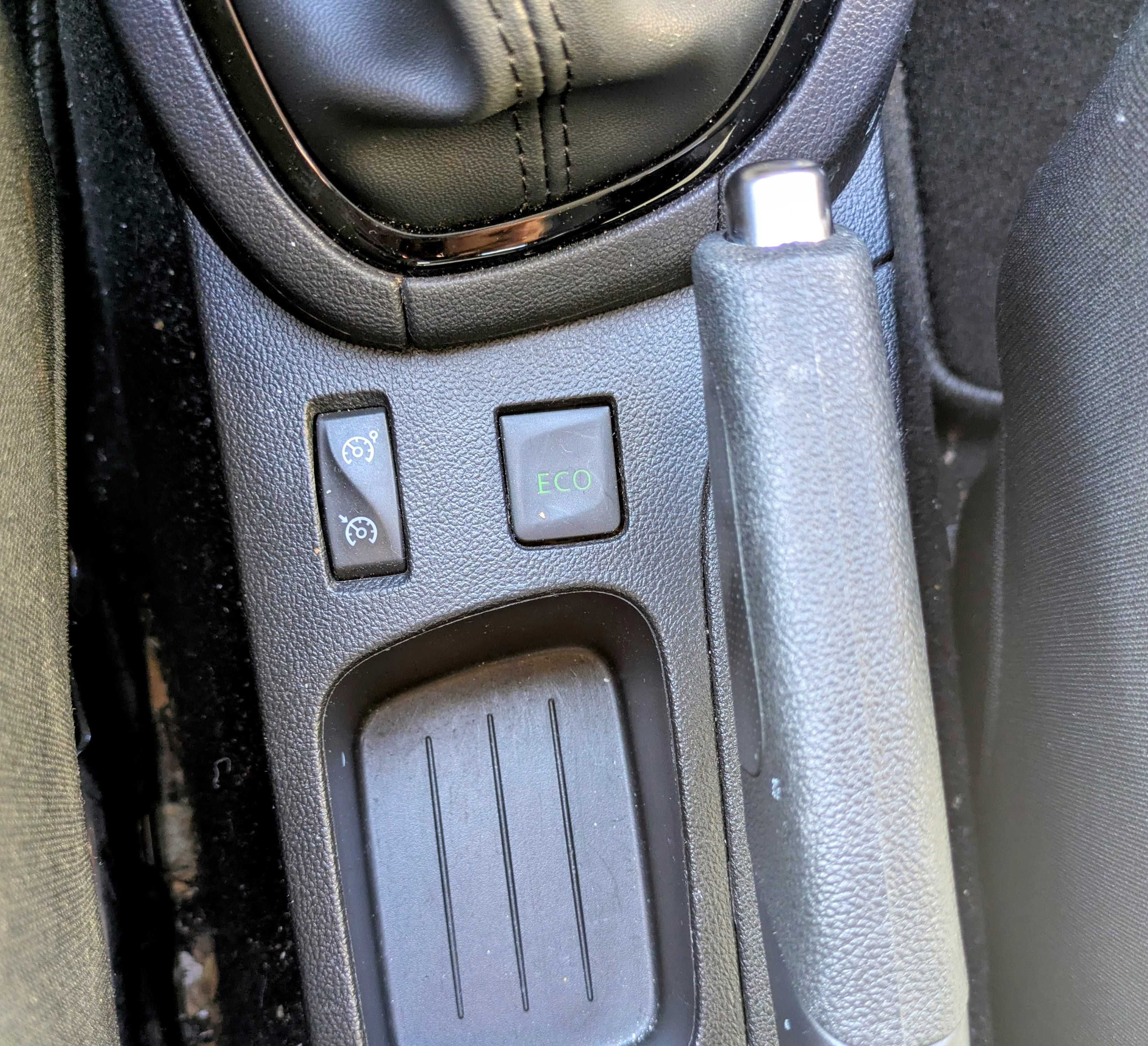 Clio 4 -90 CV SEMI-NOVO 100 KLM