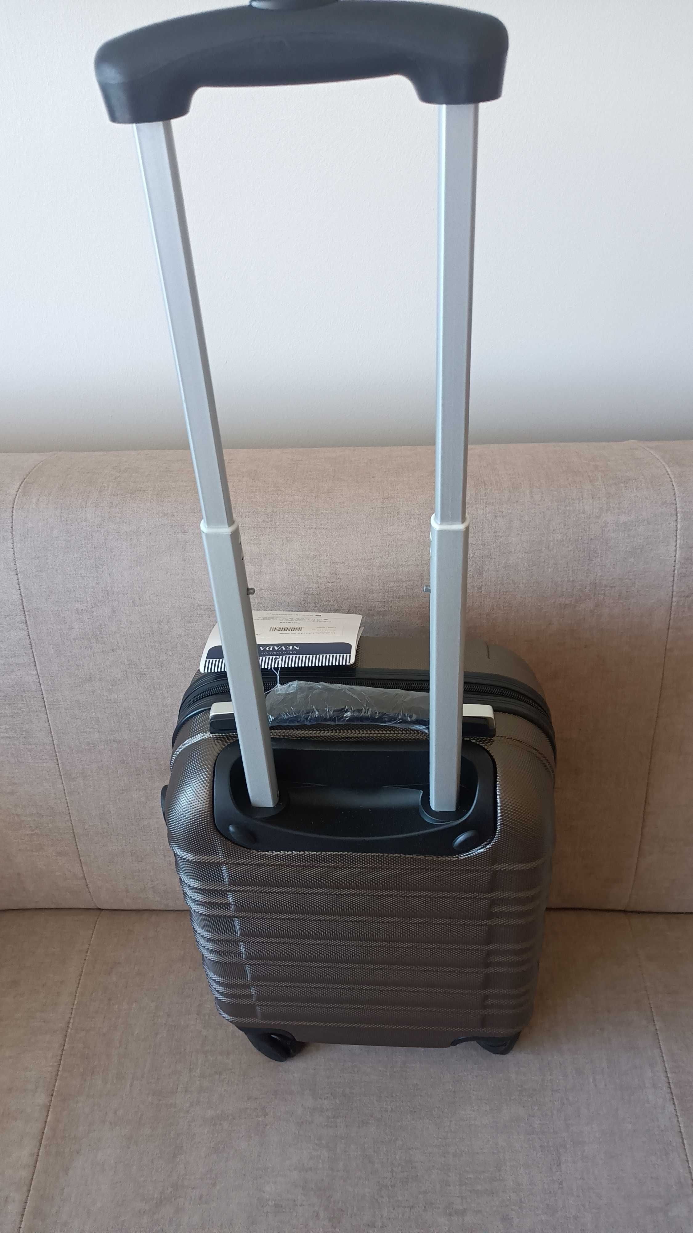 Walizka 16"  Nevada VIP COLLECTION
