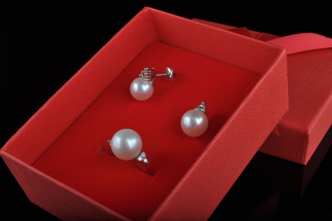 Серьги из белого золота с жемчугом