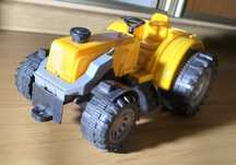 Zabawkowy traktor