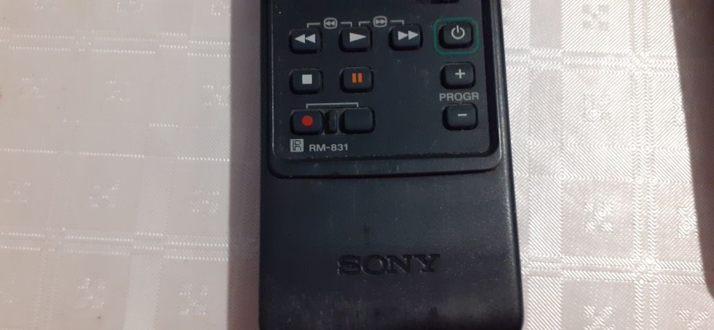 Pilot Sony RM 831