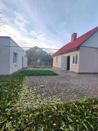 Продається будинок і земельна ділянка 6 соток на вул. Хотинська