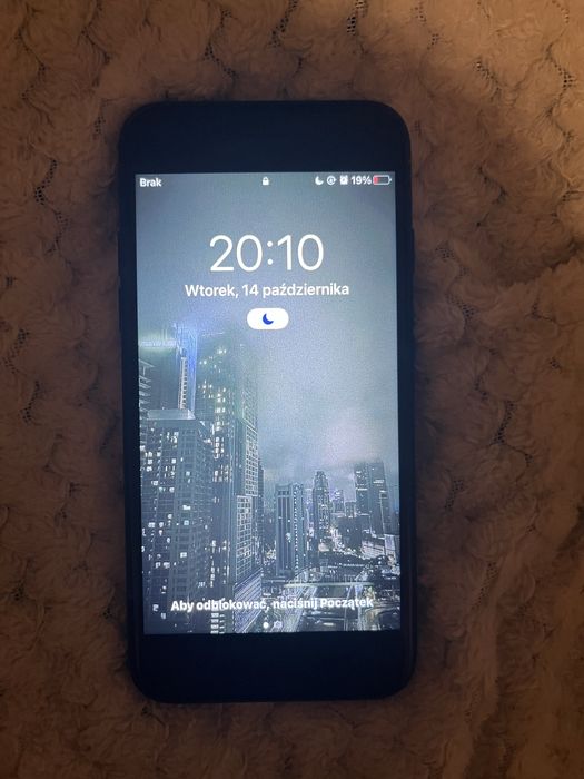 sprzedam iPhone 7