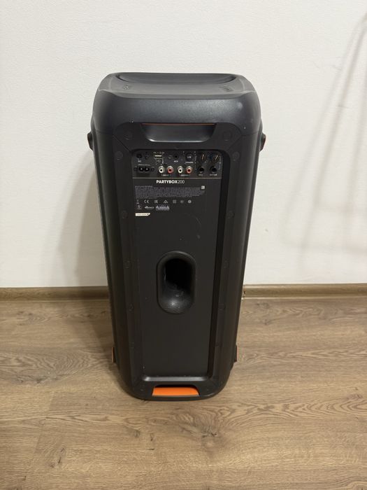 Jbl party box 200