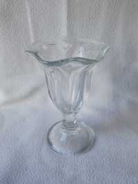 Szklany wazon kielich przezroczysty