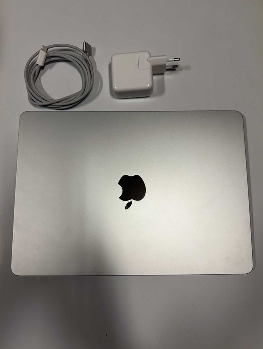 Macbook Air M2 Srebrny