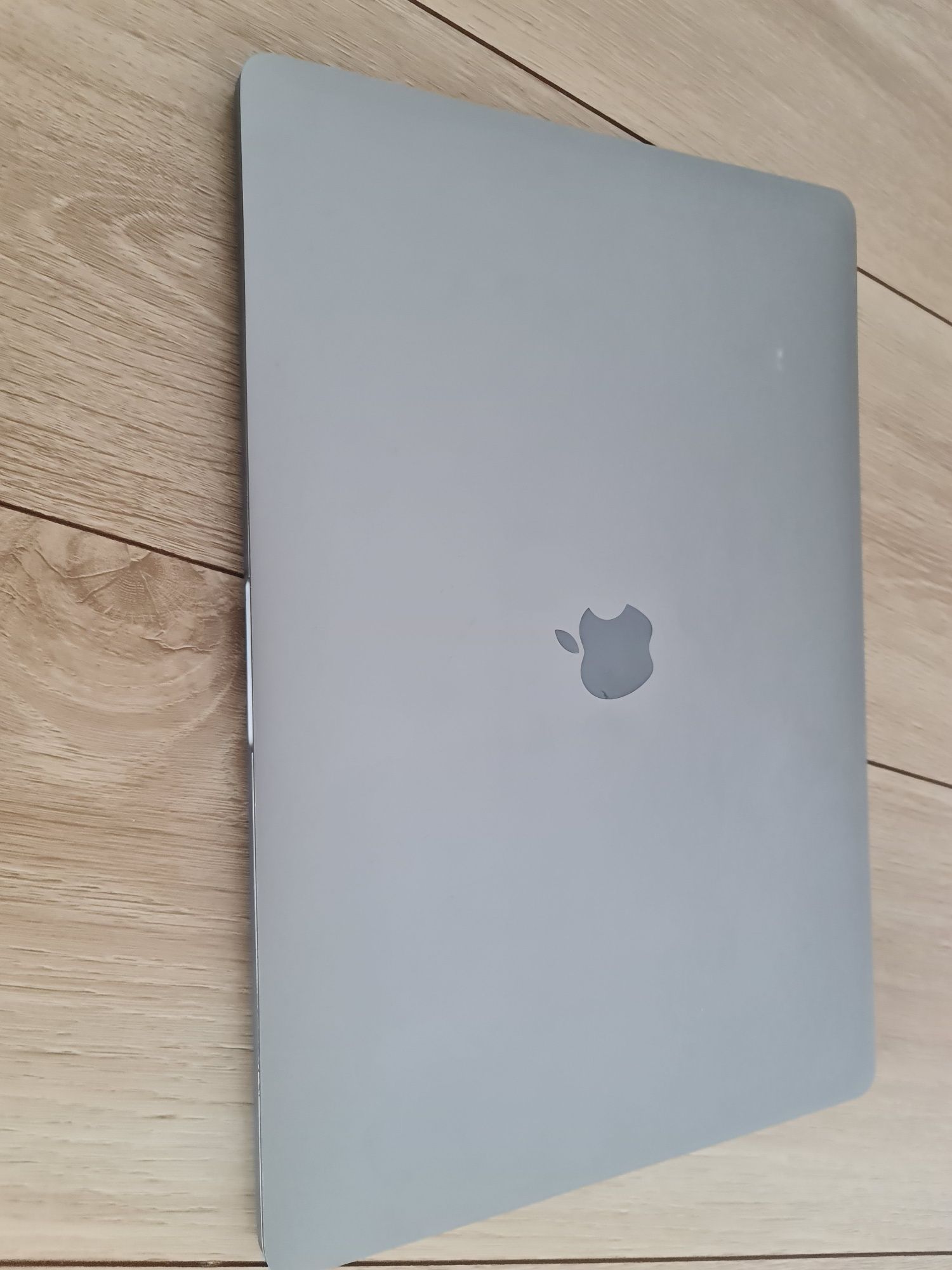 Macbook pro 15  16/512gb