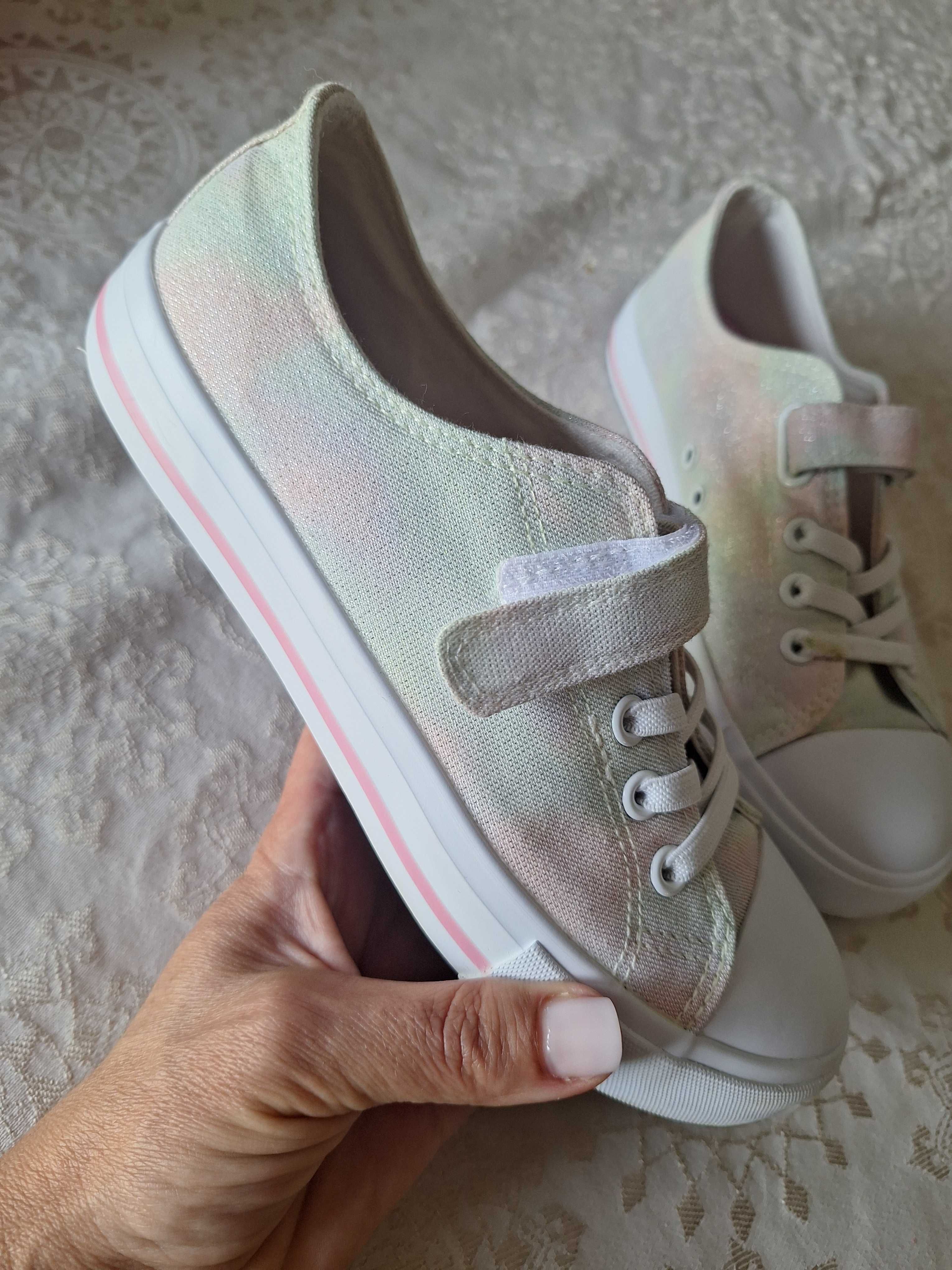 Tênis Infantil Feminino com Glitter e Fecho em Velcro