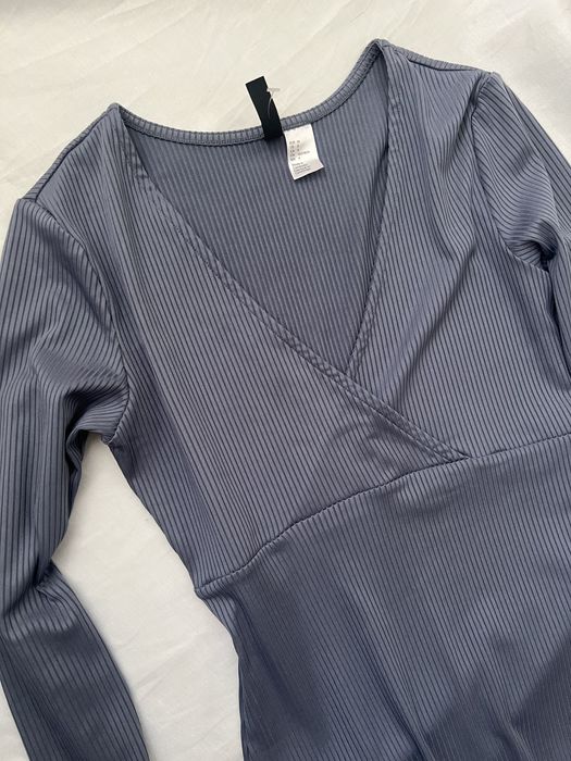 Сукня с декольте синьо сірого кольору