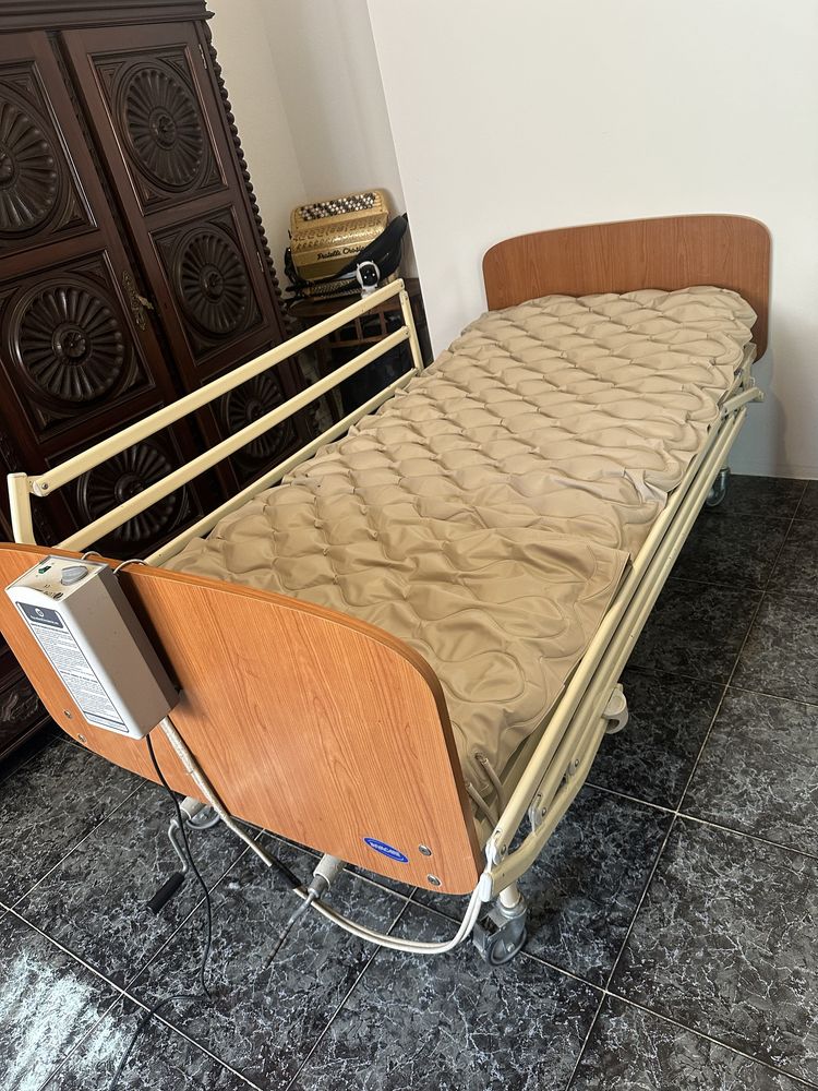 Vende se cama articulada manual