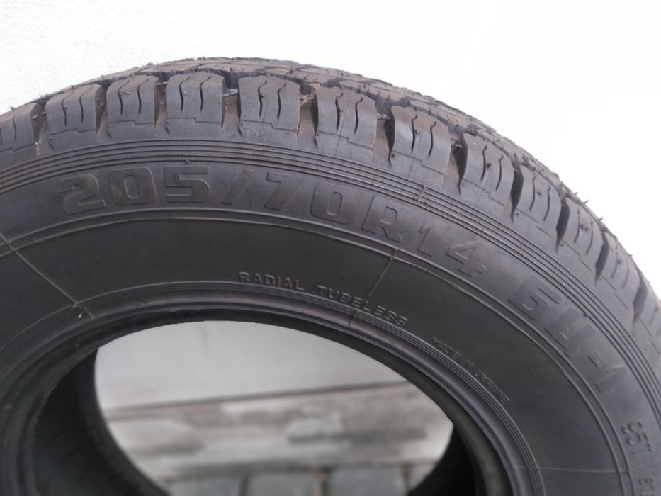 Продам одну шину 205×70×14