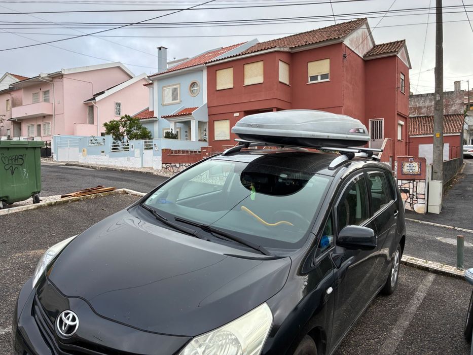 Caixa de tecto Box Thule polar 700 em bom estado .