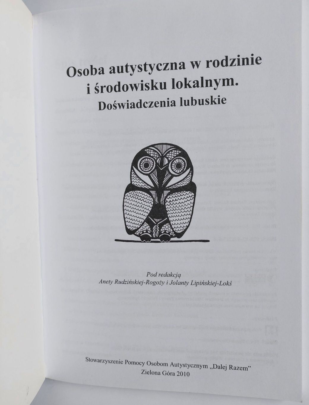 Osoba autystyczna w rodzinie i środowisku lokalnym - Książka