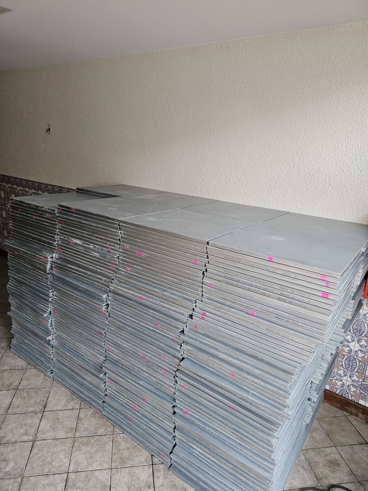 Pavimento Técnico Elevado – cerca de 1400 m² disponíveis – 60x60 cm