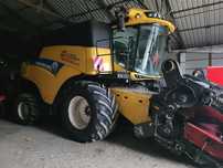 New Holland CR 8.80  New Holland CR 8.80