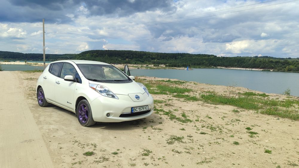 Nissan        leaf